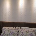 Papel de Parede Alto Relevo Listrado Floral Off White